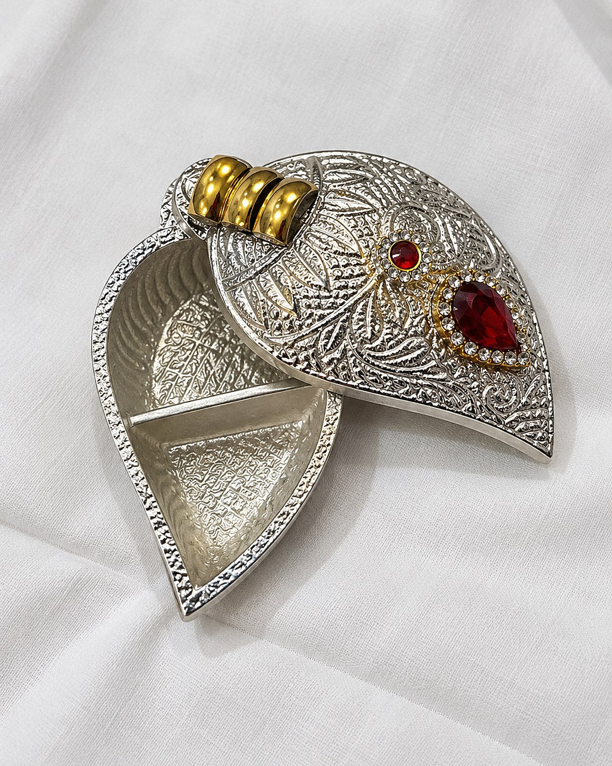 German Silver paan-leaf sindoor daani open, showing its two compartments